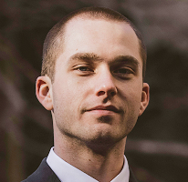 Thomas Whitfield em retrato, analista de negociação e especialista no mercado cripto